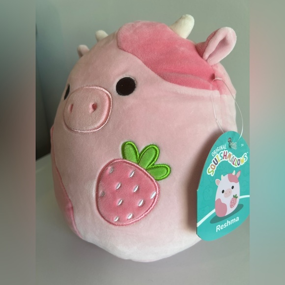 Reshma the Cow Squishmallow - Picture 4 of 4